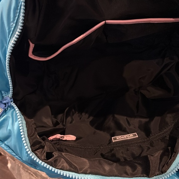 WILDFOX Lips Puffer Tote,zip top,2 handle,interior zip & 2 slash pocket,key hook - Picture 9 of 11